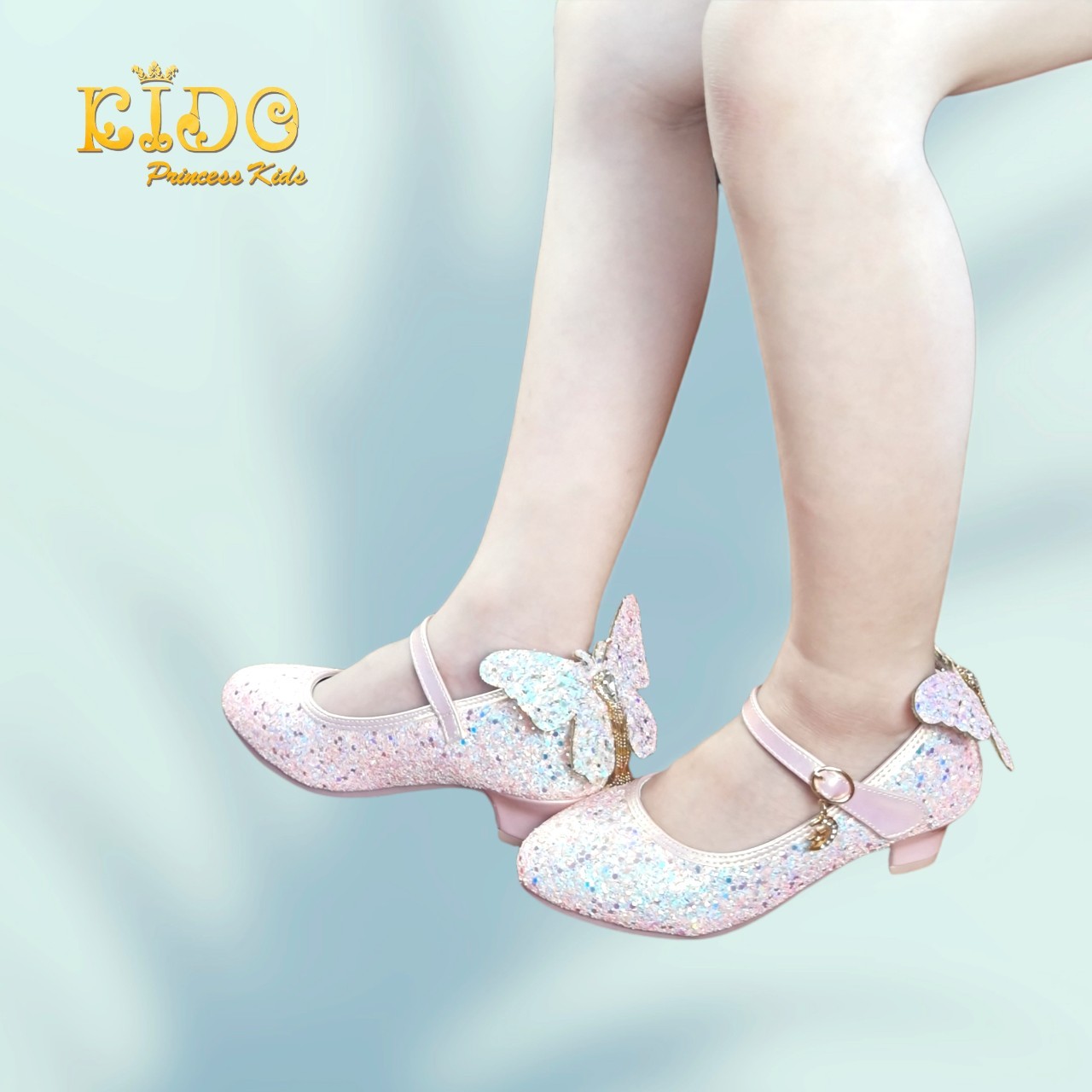 รองเท้าเด็ก(หน้าร้านอยู่รัชดา ลองได้)H005 สีชมพู เพชรระยิบระยับ ผีเสื้อด้านหลังสุดเก๋ สวยเจ้าหญิงมาก