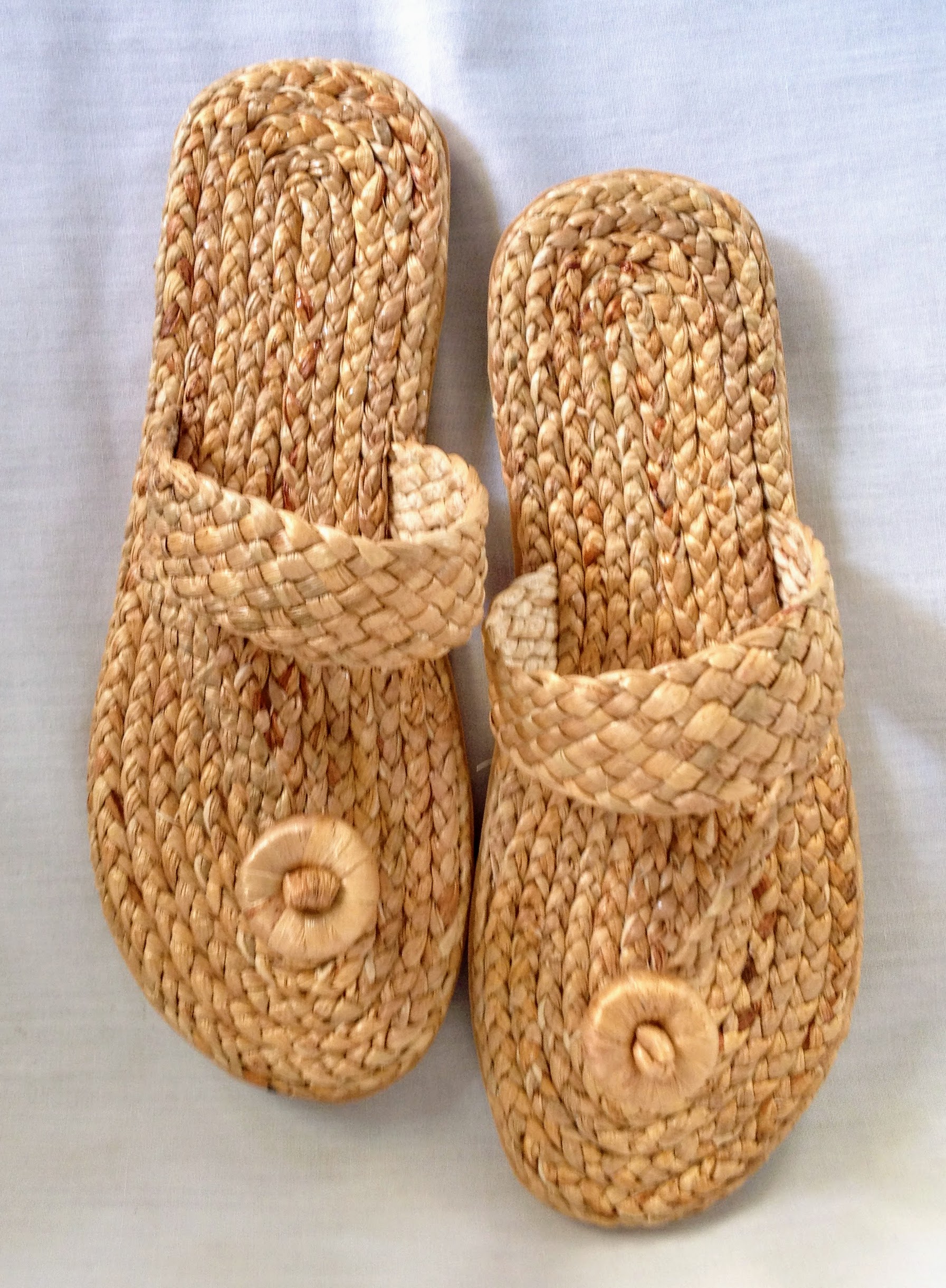 BSS402W : รองเท้าสานผักตบชวา ราคาส่ง 1 โหล 12คู่