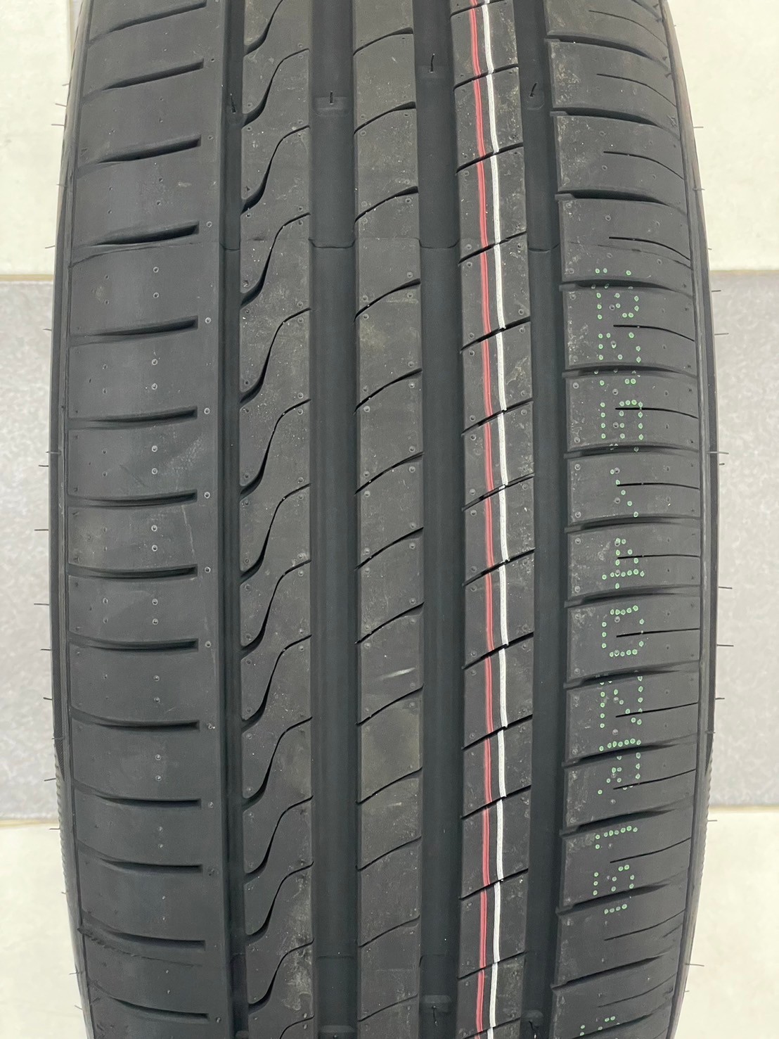 ยาง MINERVA F205 225/40R19 ยางสปอร์ตคุณภาพดี สมรรถนะการขับขี่สูงนุ่มเงียบ ยางใหม่2024