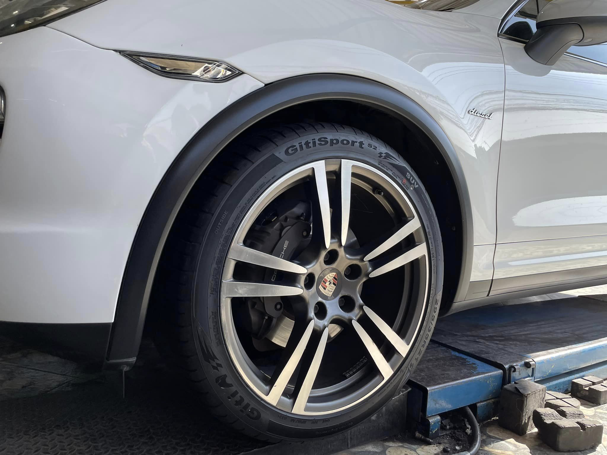 🚗#PORSCHE_CAYENNE🛞 🛞#ยางจีที #ยางสปอร์ตสมรรถนะการขับขี่สูง 🛞 ติดตั้งเปลี่ยนยาง 🛞#Giti_SportS2 295/35R21