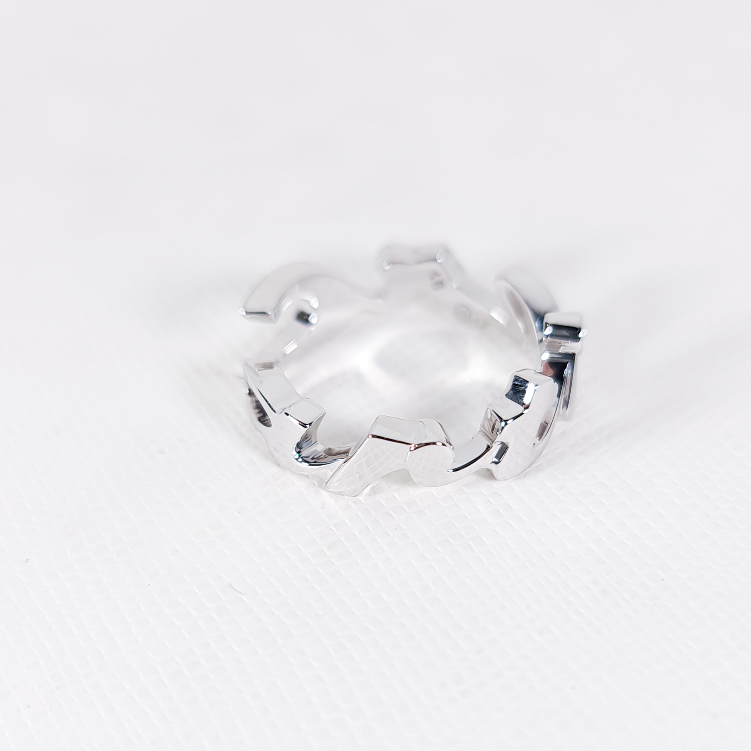 แหวน Cartier Signature Limited edition ทองขาว18K ไซส์ 48# (Used)