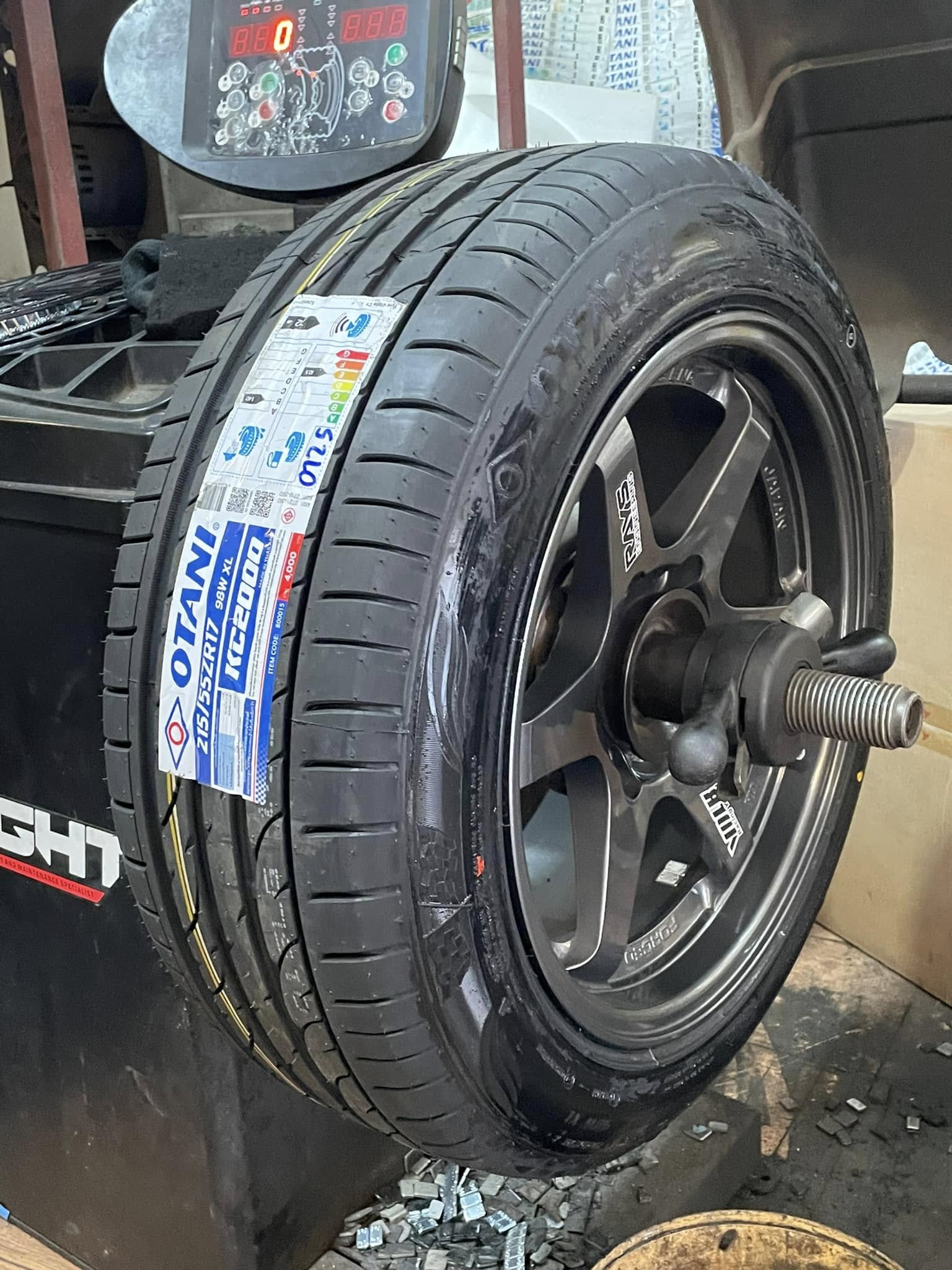 🚘 #TOYOTA_COMMUTER #OTANI #KC2000 215/55R17