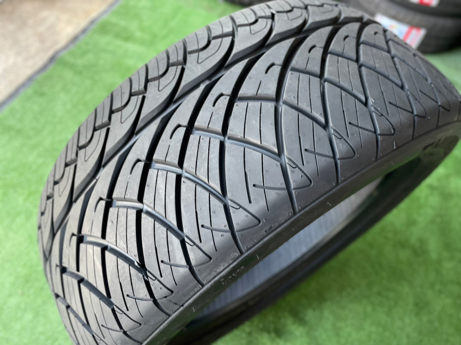 LEAO THUNDER100 255/50R18 ยางใหม่สปอร์ต ลายซิ่ง นุ่มหนึบ ยางใหม่ปี2022