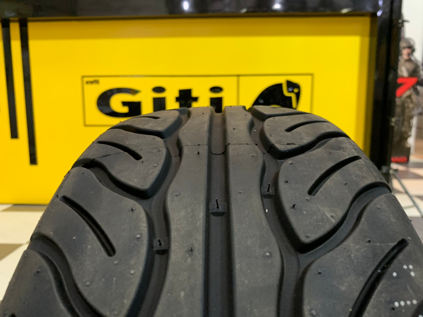 ยางซอฟ 195/55R15 Sailun Atrezzo R01 ยางไซลุนยางสปอร์ตลายซิ่ง ลายAD ยางใหม่ปี2021