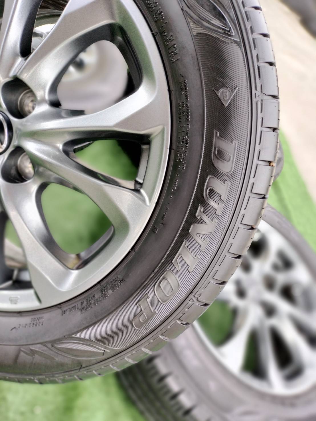 ล้อแม็กซ์เดิม MAZDASล้อเดิมขอบ15" ขนาดล้อ 5" 1/2 ขนาดรูน็อต 4×100 พร้อมยางมือสอง ยี่ห้อ DUNLOP 185/65R15