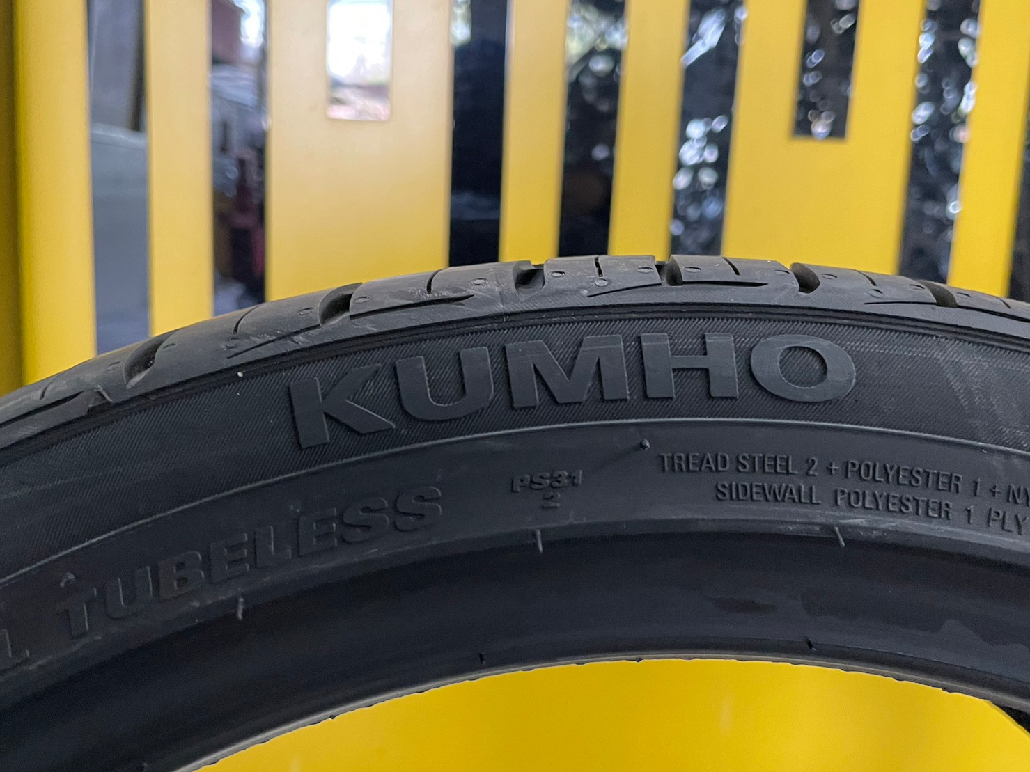 ยางใหม่ปีเก่า KUMHO PS31 215/40R18 ยางใหม่ปี2022 (มี1เส้น)