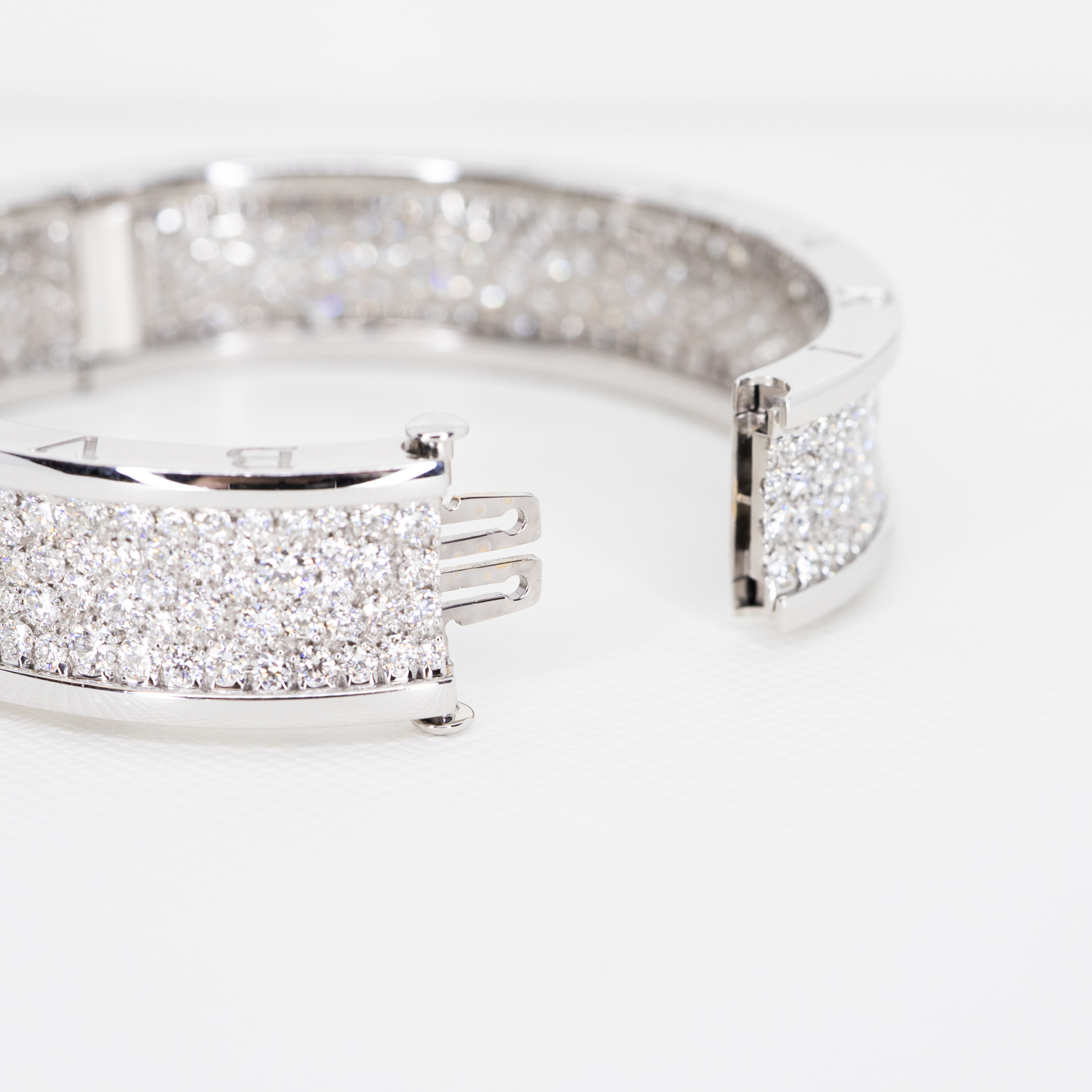 **Sold** กำไล Bvlgari B.zero1 large bangle bracelet with pavé diamonds on the spiral ทองขาว18K ref.347715 ไซส์Size Small (Used) +ใบเสร็จShopไทย2018