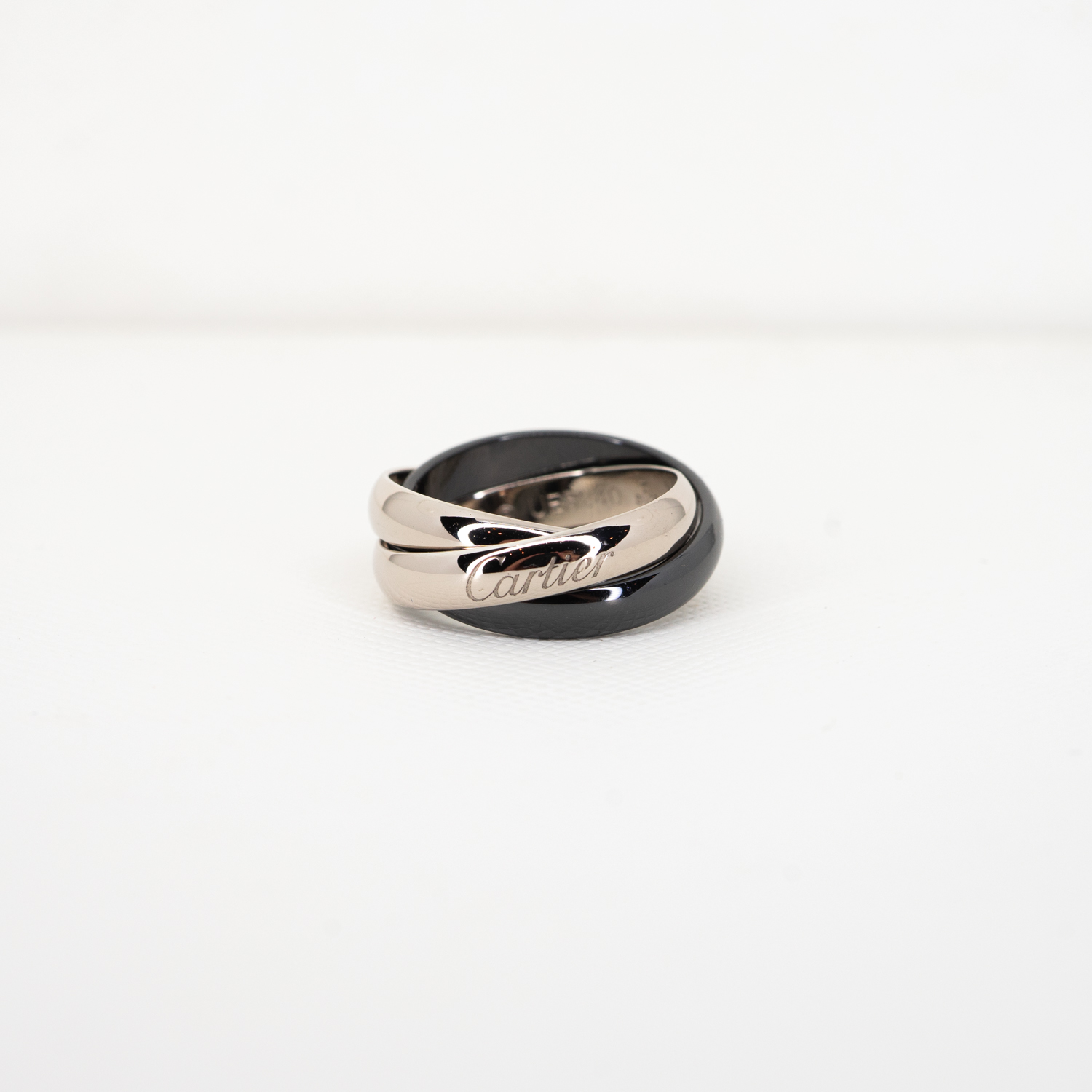 แหวน Cartier Trinity Classic Ceramic ทองคำขาว 18K และ เซลามิก ไซส์49# (Used)