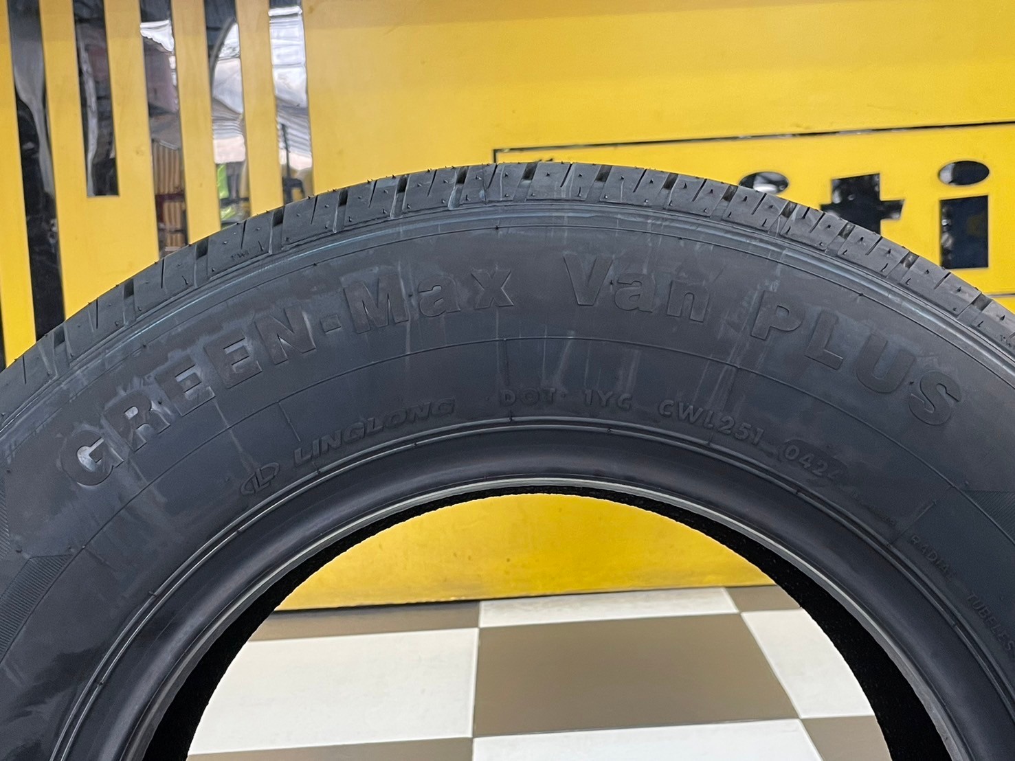 ยางหลิงหลง ยางผลิตไทย Linglong Vanplus 215/70R15 ยางใหม่ ปี2024