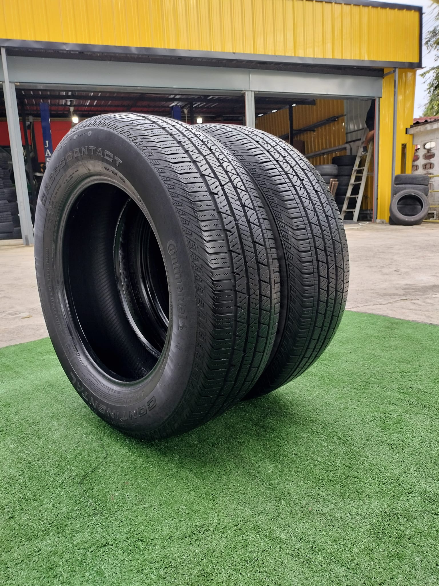 ยางมือ2 สภาพดี ขอบ17" ยางยี่ห้อCONTINENTAL LX SPORT 225/65R17