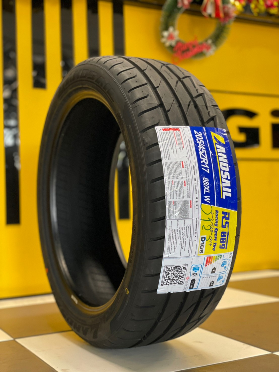 ยางสปอร์ตลายซิ่ง คุณภาพดี Lansail RS009 205/45R17 ยางปี2023