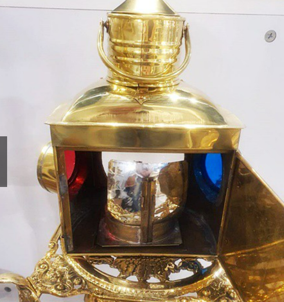 ตะกียงทองเหลืองสามตาซีก ตะเกียงแขวนติดผนัง