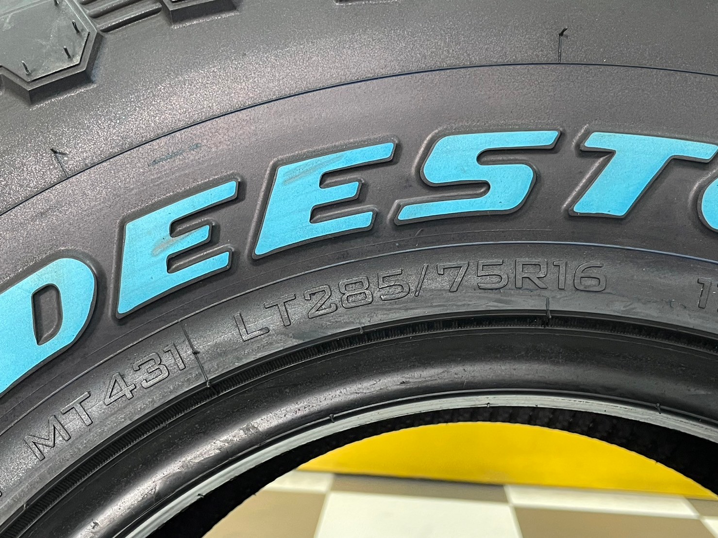 ยางใหม่ 285/75R16 Deestone Power Cruz รุ่น MUD TERRAIN - MT431 (แก้มขาว)