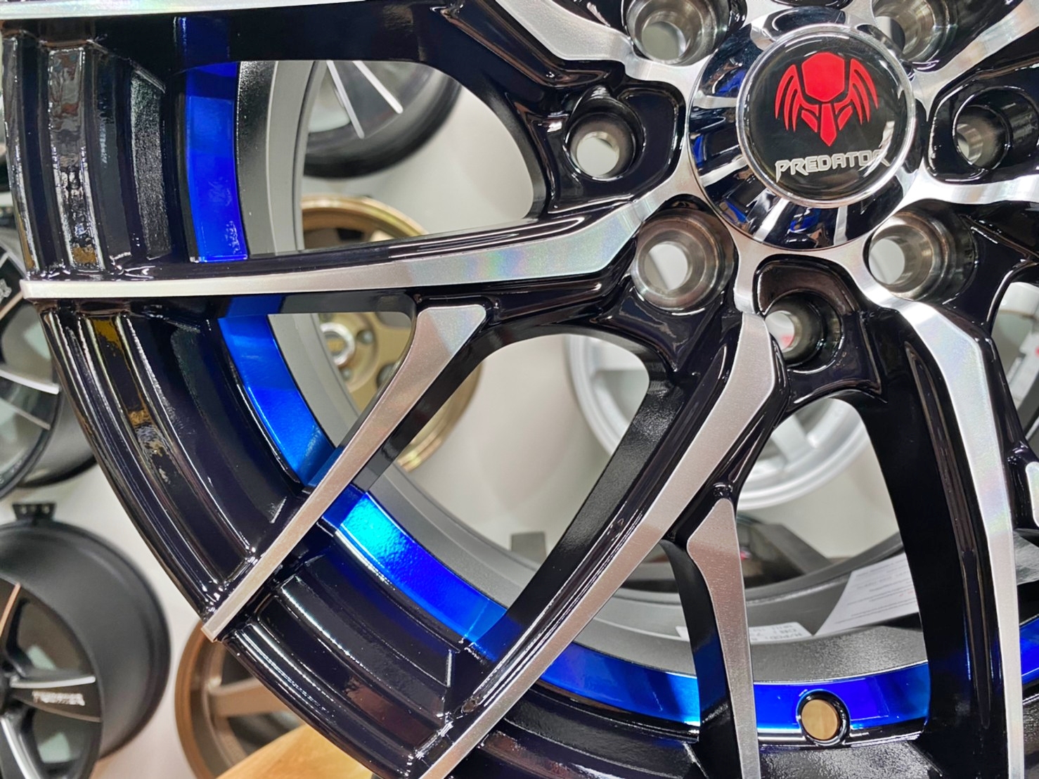 ล้อแม็กซ์ PREDATOR PD-17 ขนาด 15x7 ออฟเซ็ต ET35 สีดำหน้าเงาอันเดอร์คัตฟ้า (XP-FPB/U-Blue)