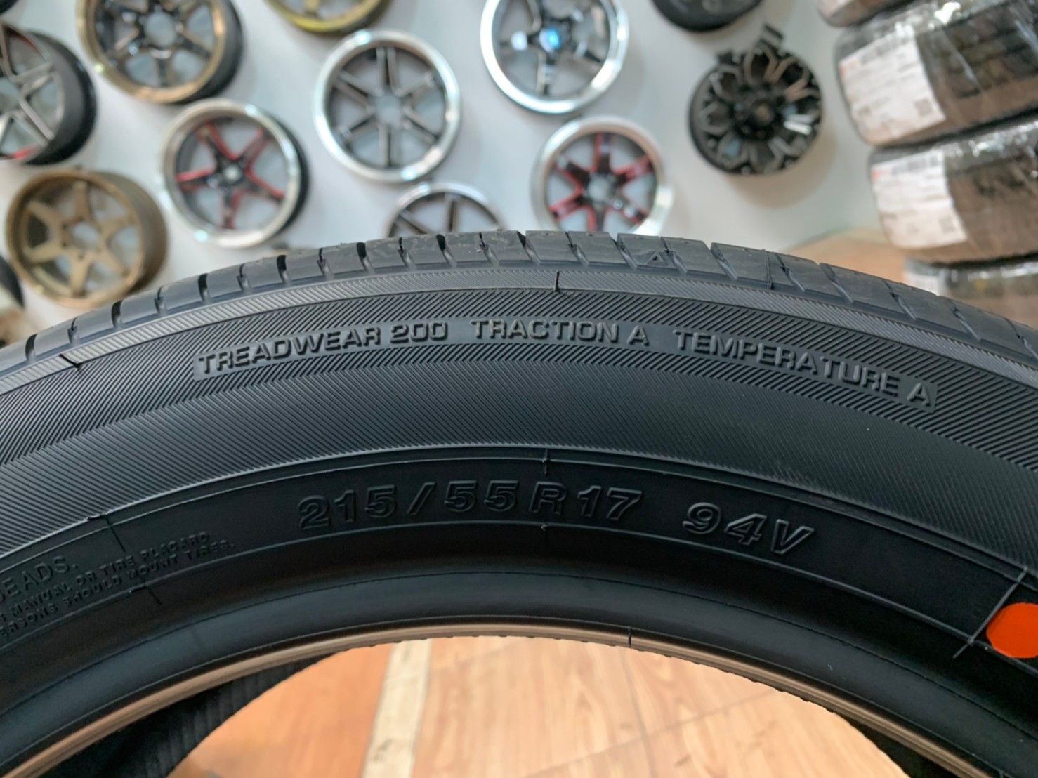 YOKOHAMA E70 215/55R17ยางใหม่ปี21 ยางสมรรถนะสูงนุ่มเงียบพร้อมติดตั้งฟรี จัดส่งฟรีทั่วประเทศ