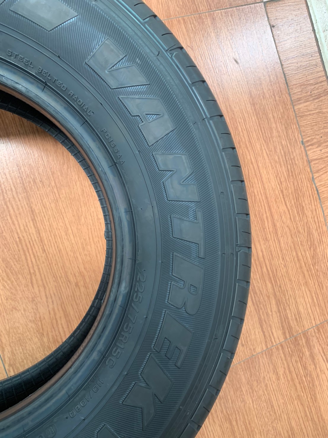 ยางกระบะบรรทุกDUNLOP VANTREK V1 225/75R15 ยางใหม่ปี2020