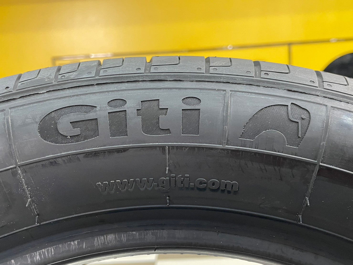 Giti ComfortF22 215/55R17 ยางใหม่ปี2023