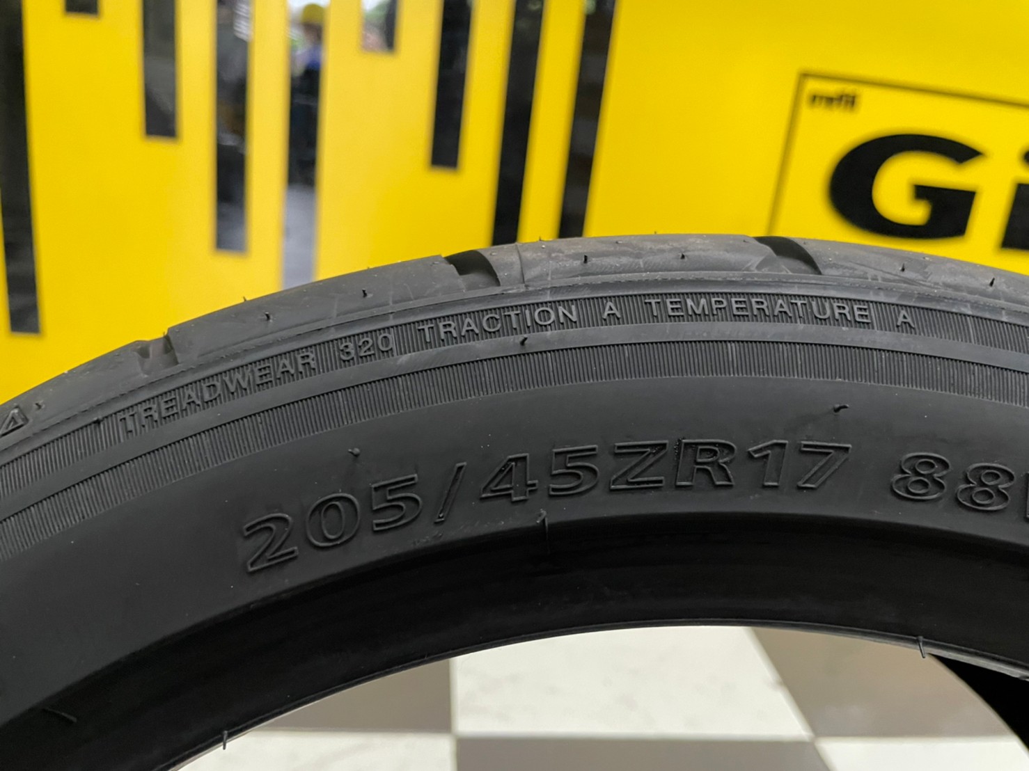 205/45R17 ยางลายซิ่ง Landsail RS009 ยางใหม่ปี2022