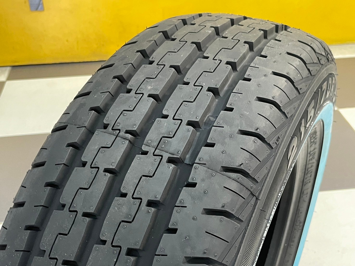 ยางขอบขาวแท้ ATLAS Tires 215/70R15