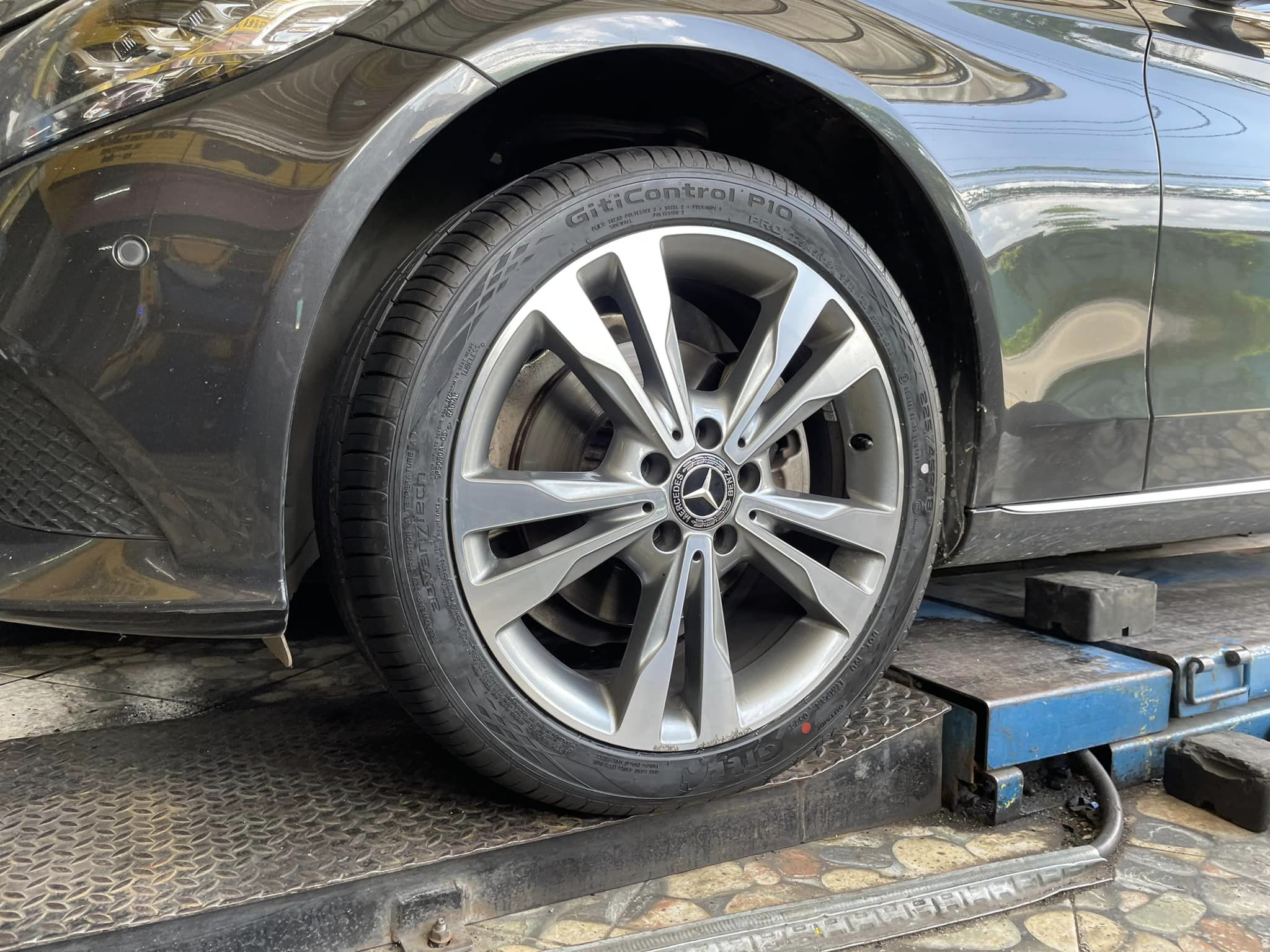 #BENZ_C220d ยางสมรรถนะสูง #GITI_CONTROL P10 225/45R18 #บริการตั้งศูนย์