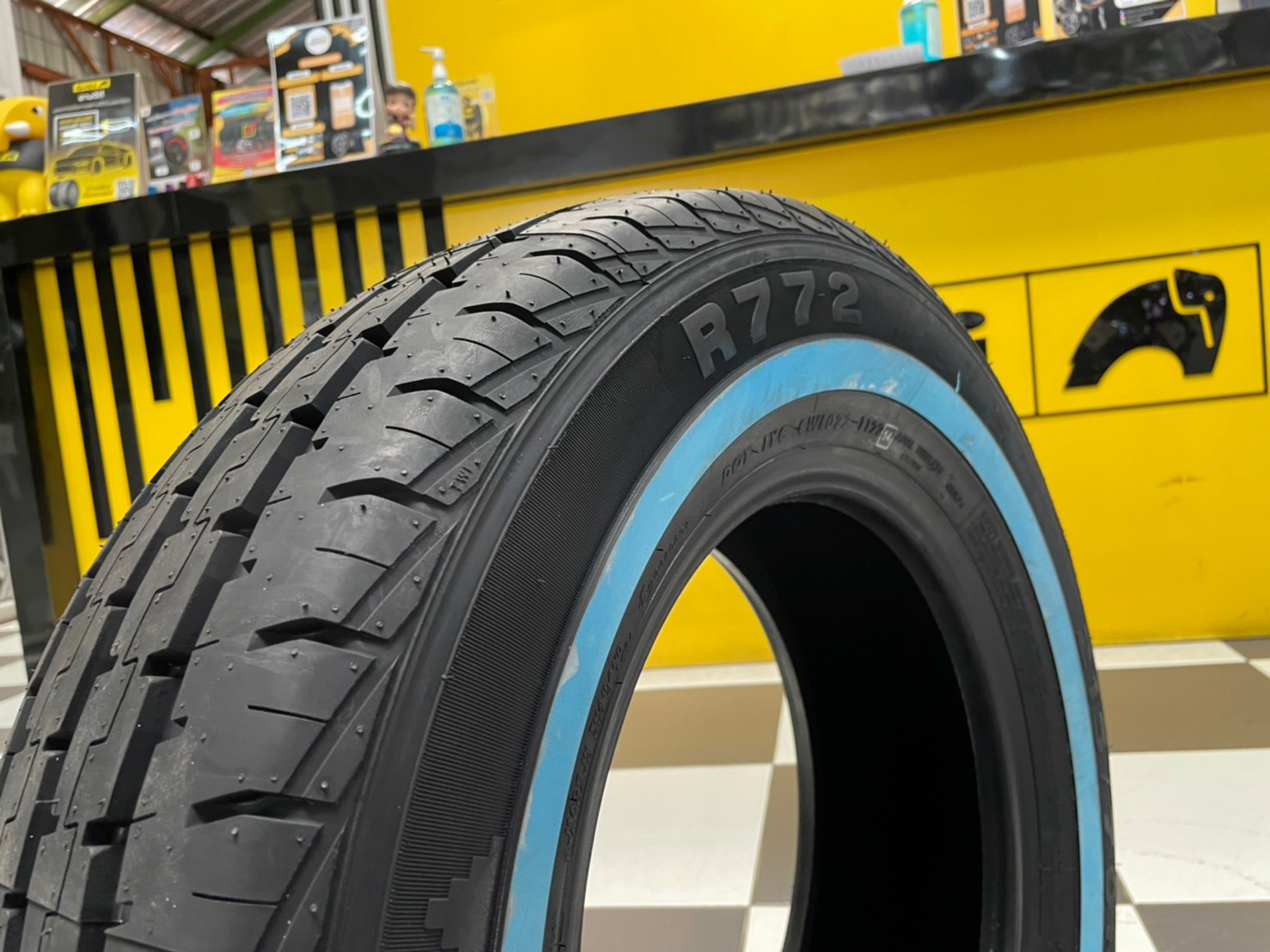 ยางขอบขาวแท้Atlas R772 215/70R15 ยางใหม่ปี2022