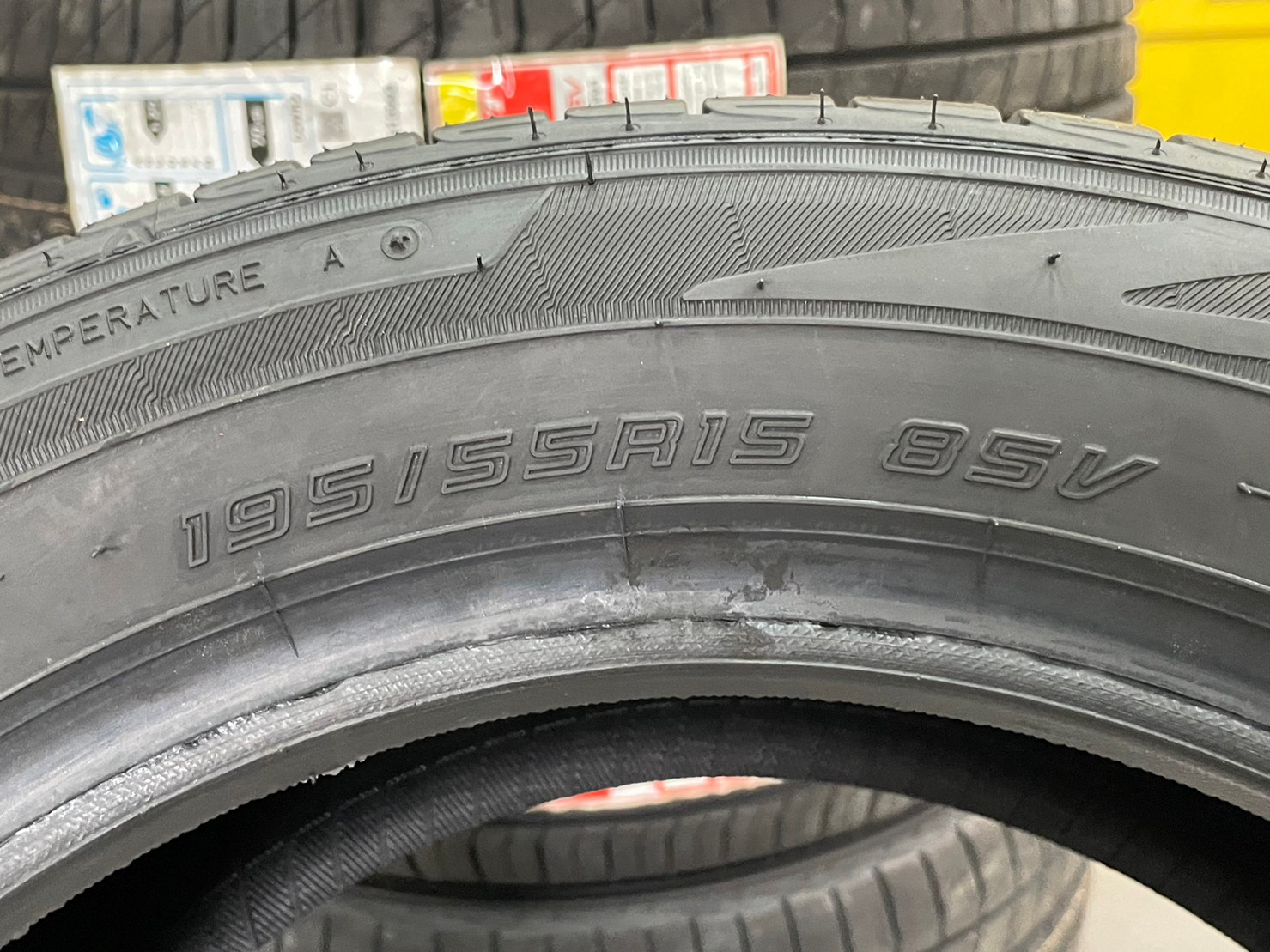 DUNLOP SP SPORT LM705 195/55R15 ยางใหม่ปี2023 ราคาพิเศษพร้อมติดตั้งฟรี