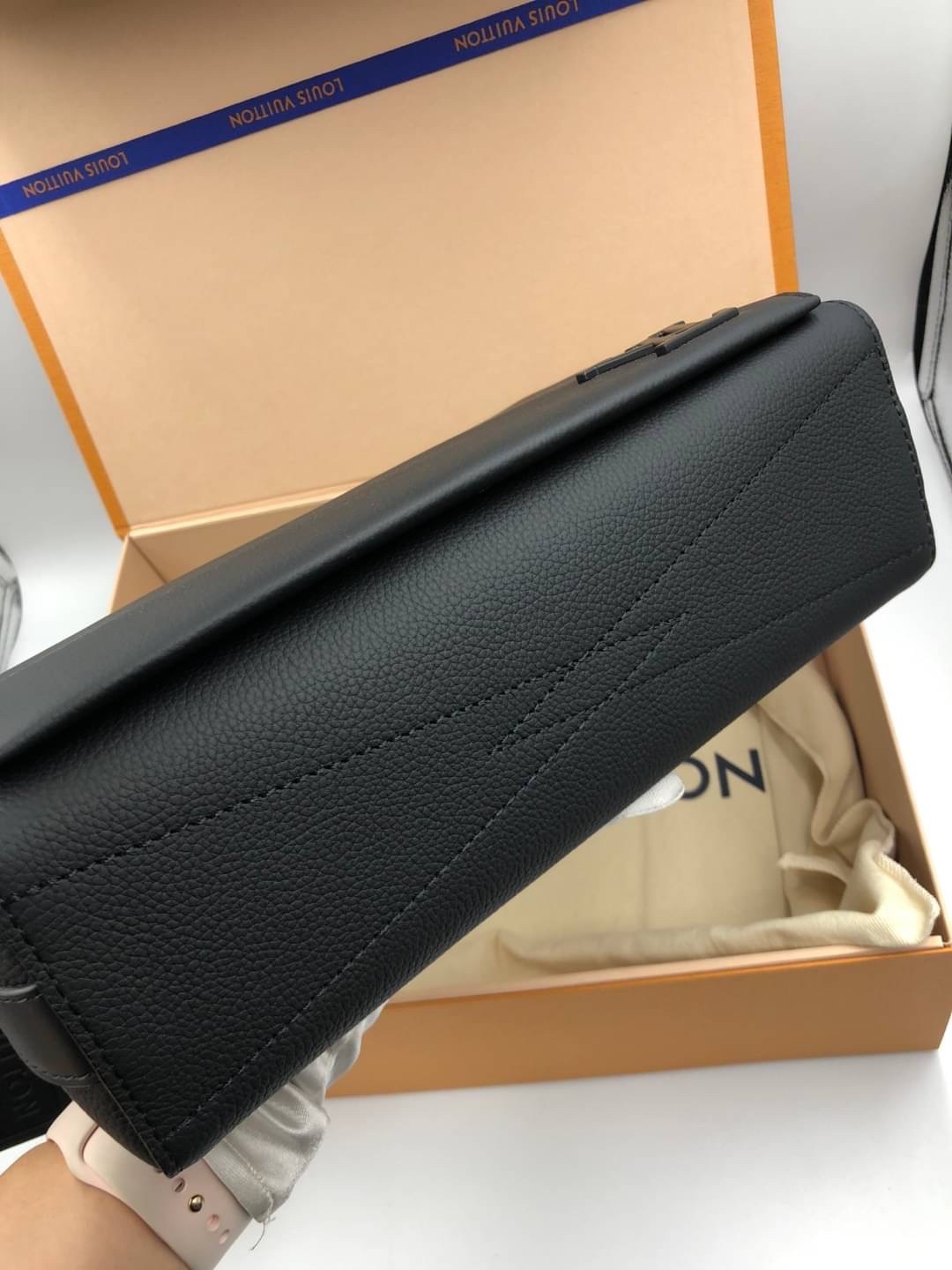 กระเป๋าlouis vuitton Takeoff Messenger Chip Takeoff Messenger Chip