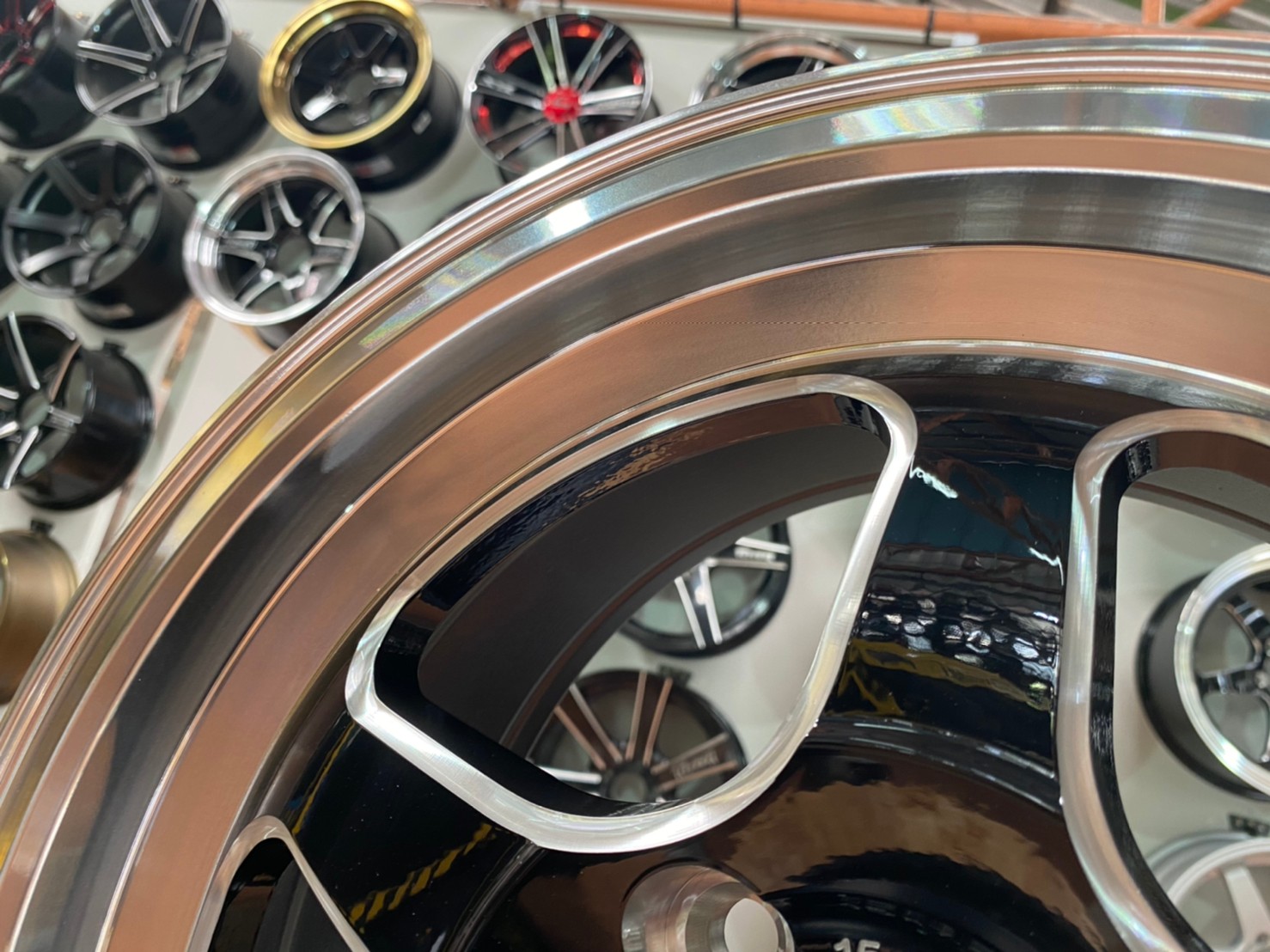 ล้อแม็กซ์ Emotion-R รุ่นW1R ล้อขอบ15 กว้าง7.5 ออฟ35 4รู100 สีดำขอบเงา(BMSP)