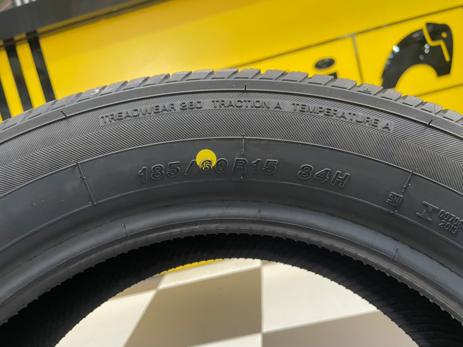 ยางใหม่YOKOHAMA ADVAN DB E70 185/60R15