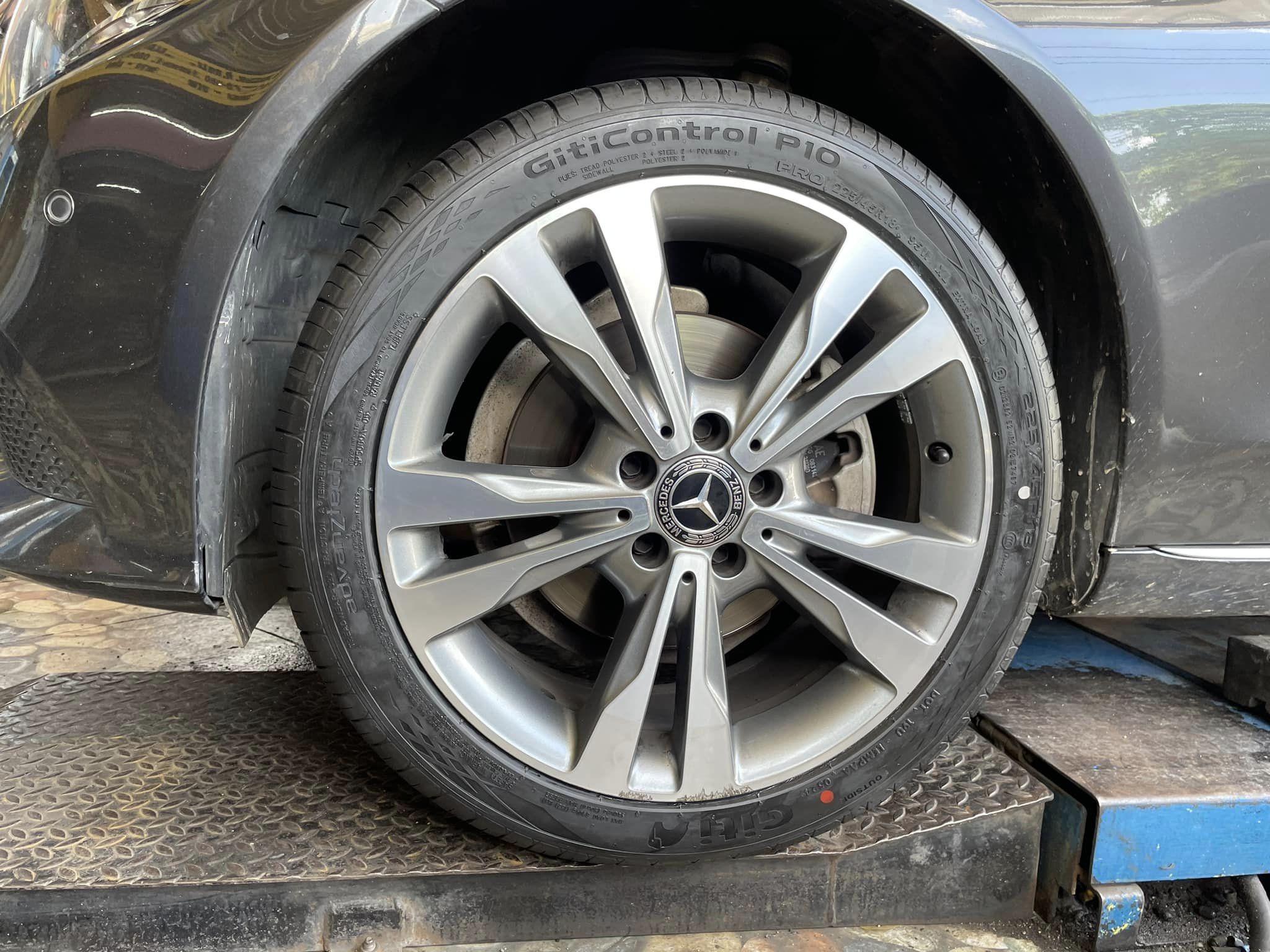 #BENZ_C220d ยางสมรรถนะสูง #GITI_CONTROL P10 225/45R18 #บริการตั้งศูนย์