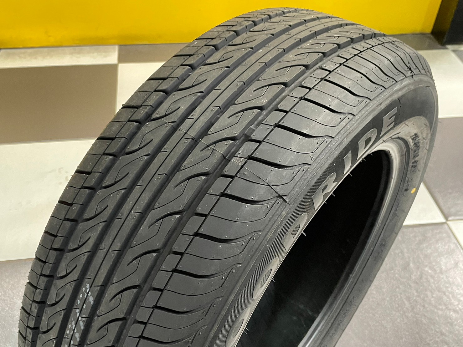 ยาง GOODRIDE RP28 215/60R16