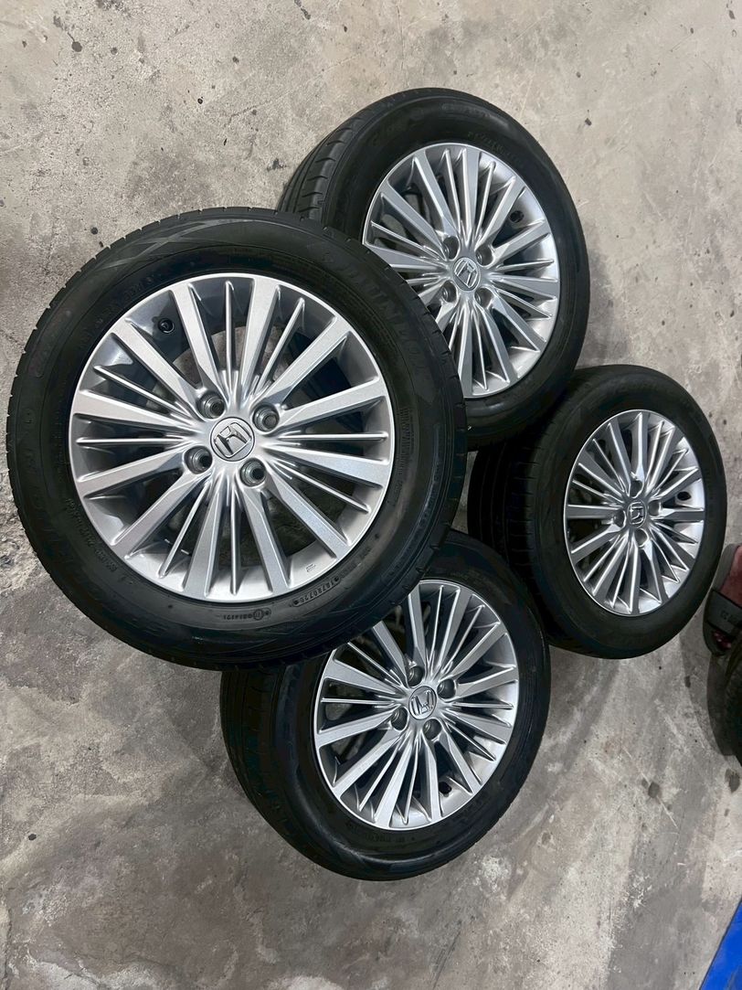 ล้อมือสองพร้อมยางพร้อมใช้งาน #ล้อเดิมHONDA CITY ขอบ15 4x100 #พร้อมยาง DUNLOP R1 195/60R15 ยางปี2020