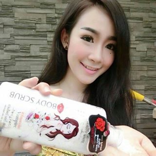 Vampire Body Scrub by Beauty White แวมไพร์ บอดี้ สครับ จากบิวตี้ไวท์