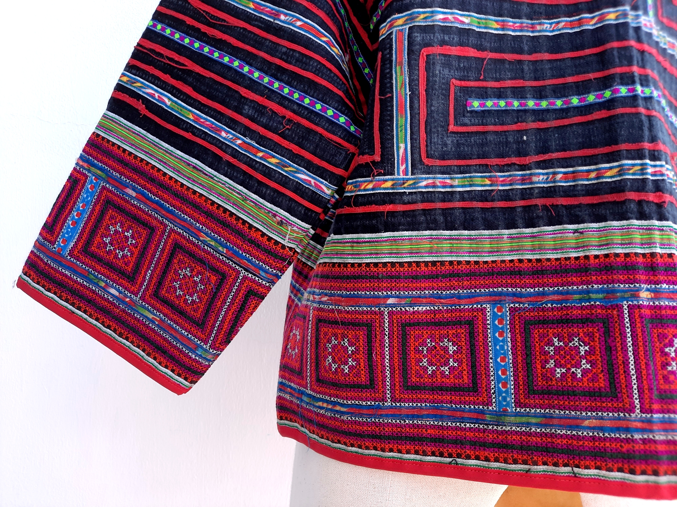 เสื้อคลุมผ้าม้งเวียดนาม สีสวย ลายดาว