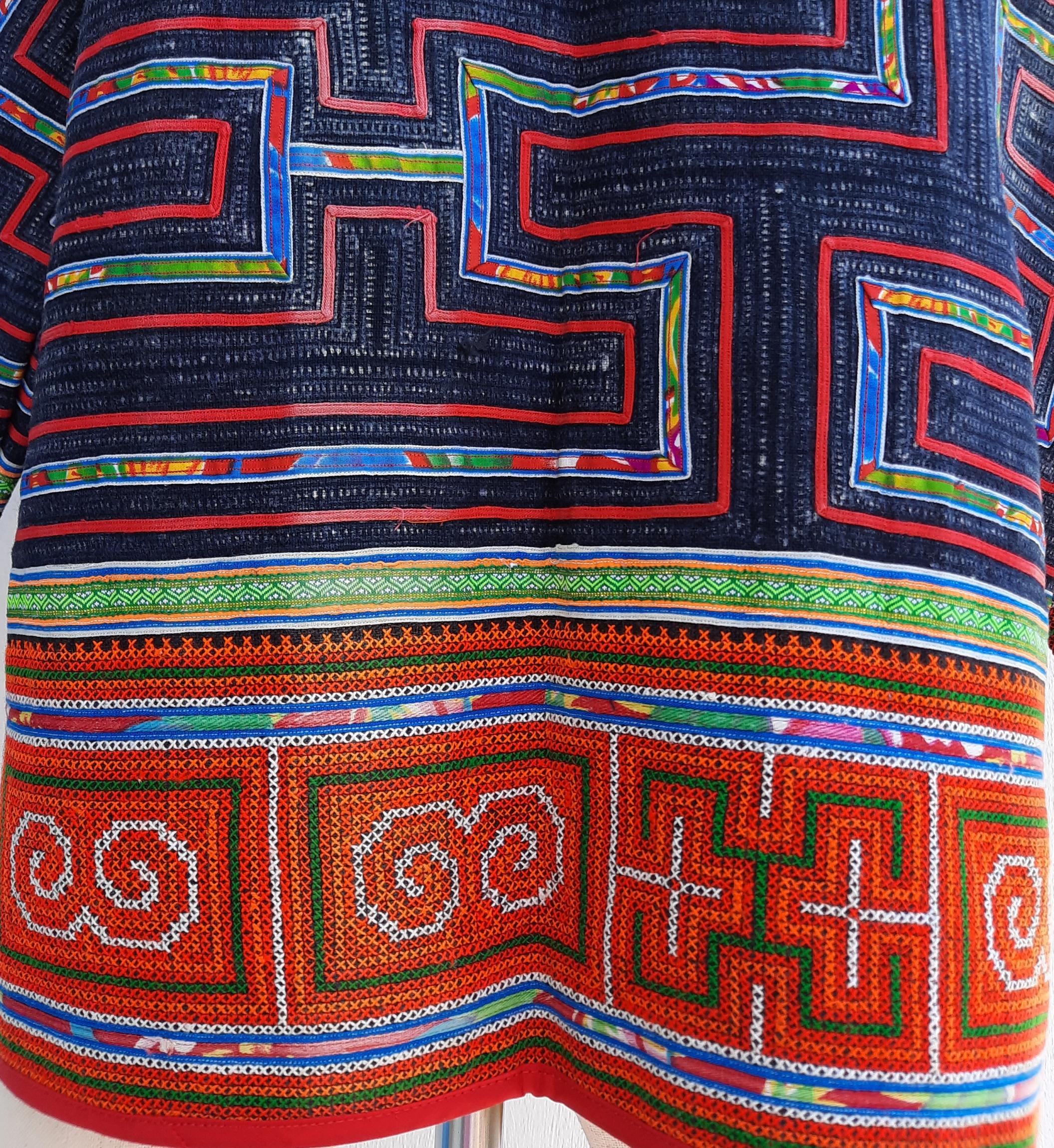เสื้อคลุมผ้าเชิงส้ม ลายโบราณ