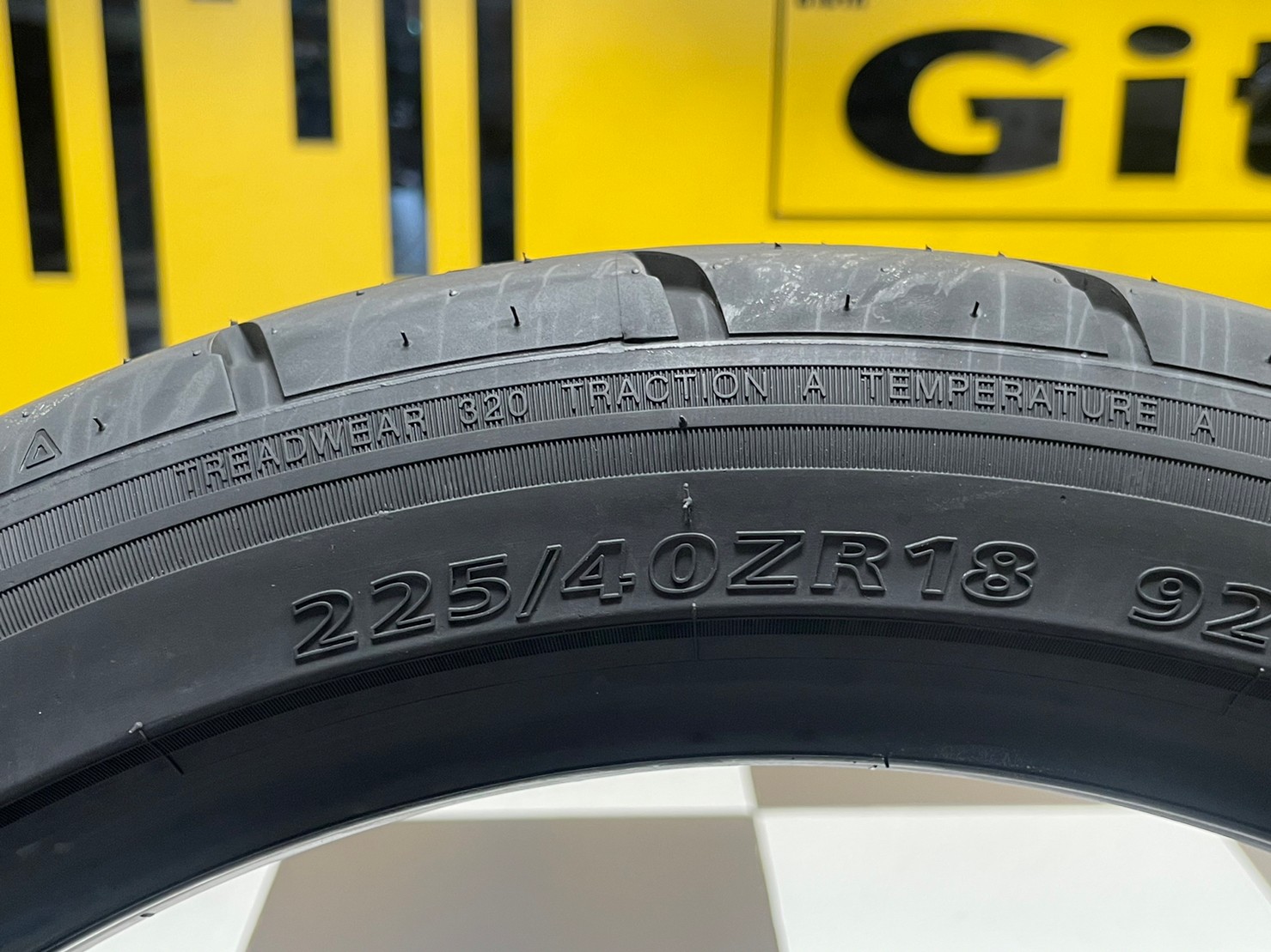 Lansail RS009 225/40R18 ยางใหม่ปี2023