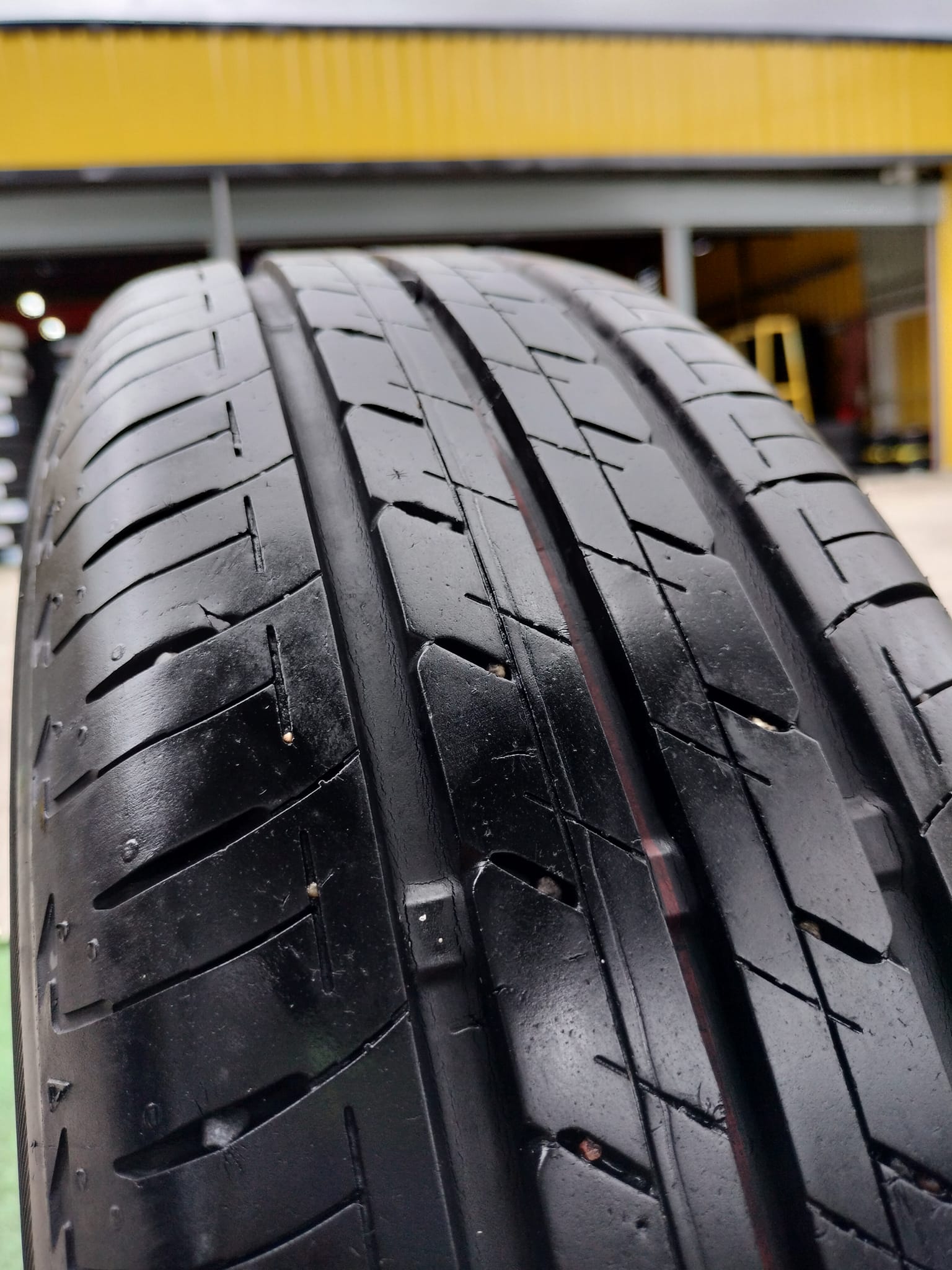 ยางมือ2 สภาพดีขอบ15 ยี่ห้อ Bridgestone EP150 175/65R15