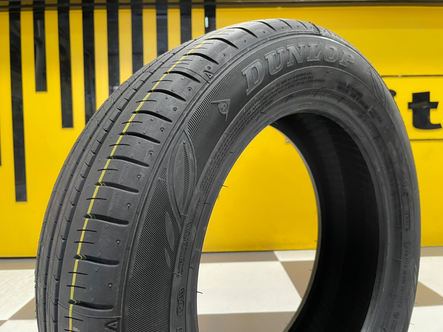 Dunlop Enasave EC300+ 185/60R15ยางใหม่ปี2023
