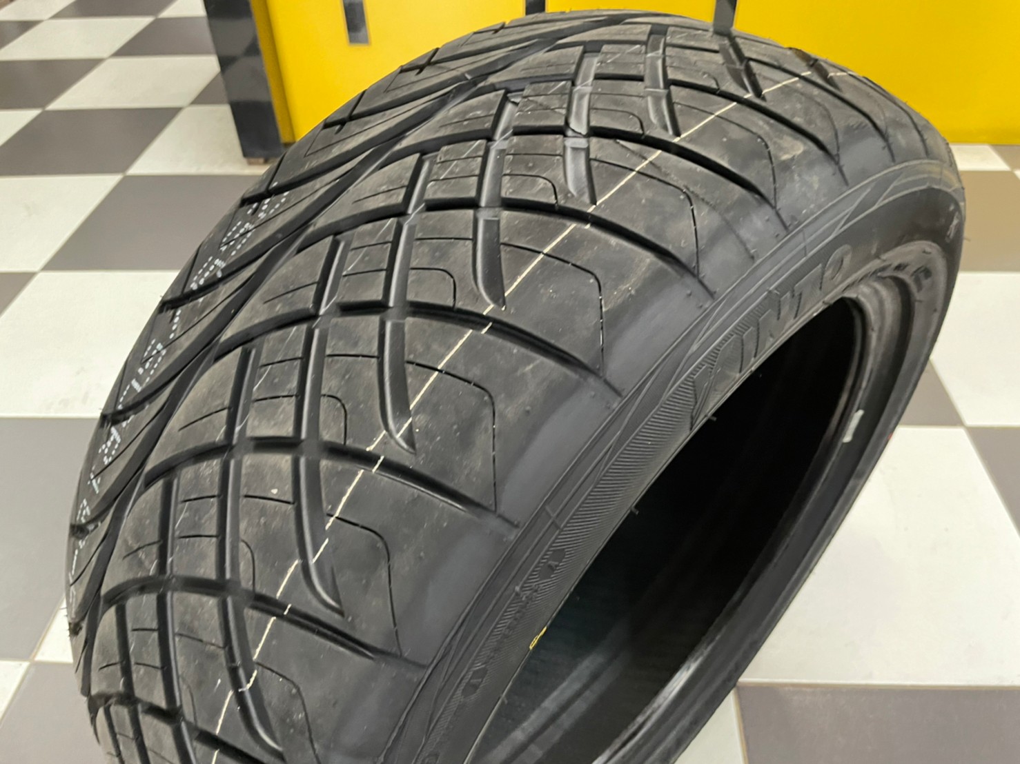 kinto v36 255/50R18 ยางใหม่ปี2023