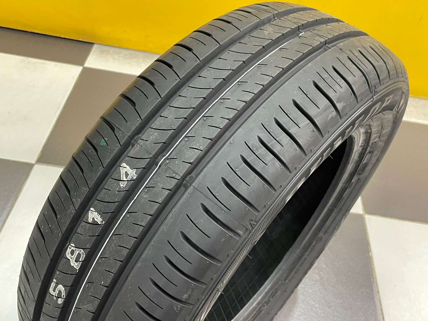 DUNLOP ENASAVE EC300+ 195/60R15 ยางใหม่ปี2023 (4เส้น)