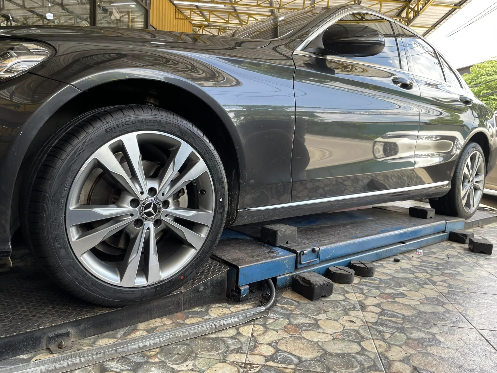 #BENZ_C220d ยางสมรรถนะสูง #GITI_CONTROL P10 225/45R18 #บริการตั้งศูนย์