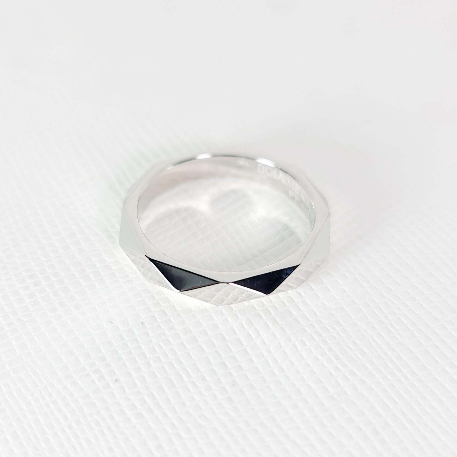 แหวน Boucheron Facette Band Platinum950 ไซส์ 47# (Used)