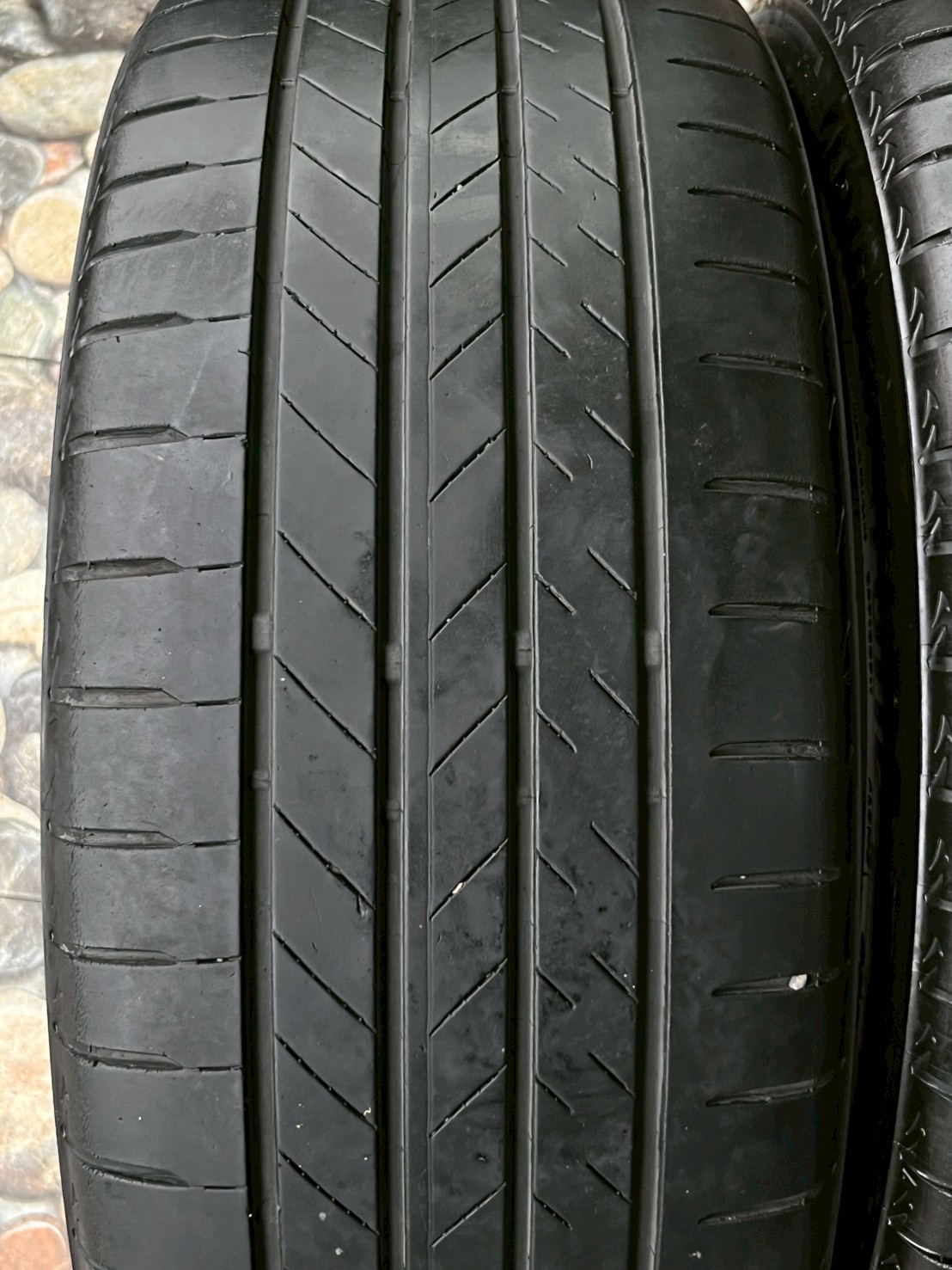 ยางมือสองBRIDGESTONE Alenza001 225/50R18 ยางปี23 สภาพสวยพร้อมใช้งาน