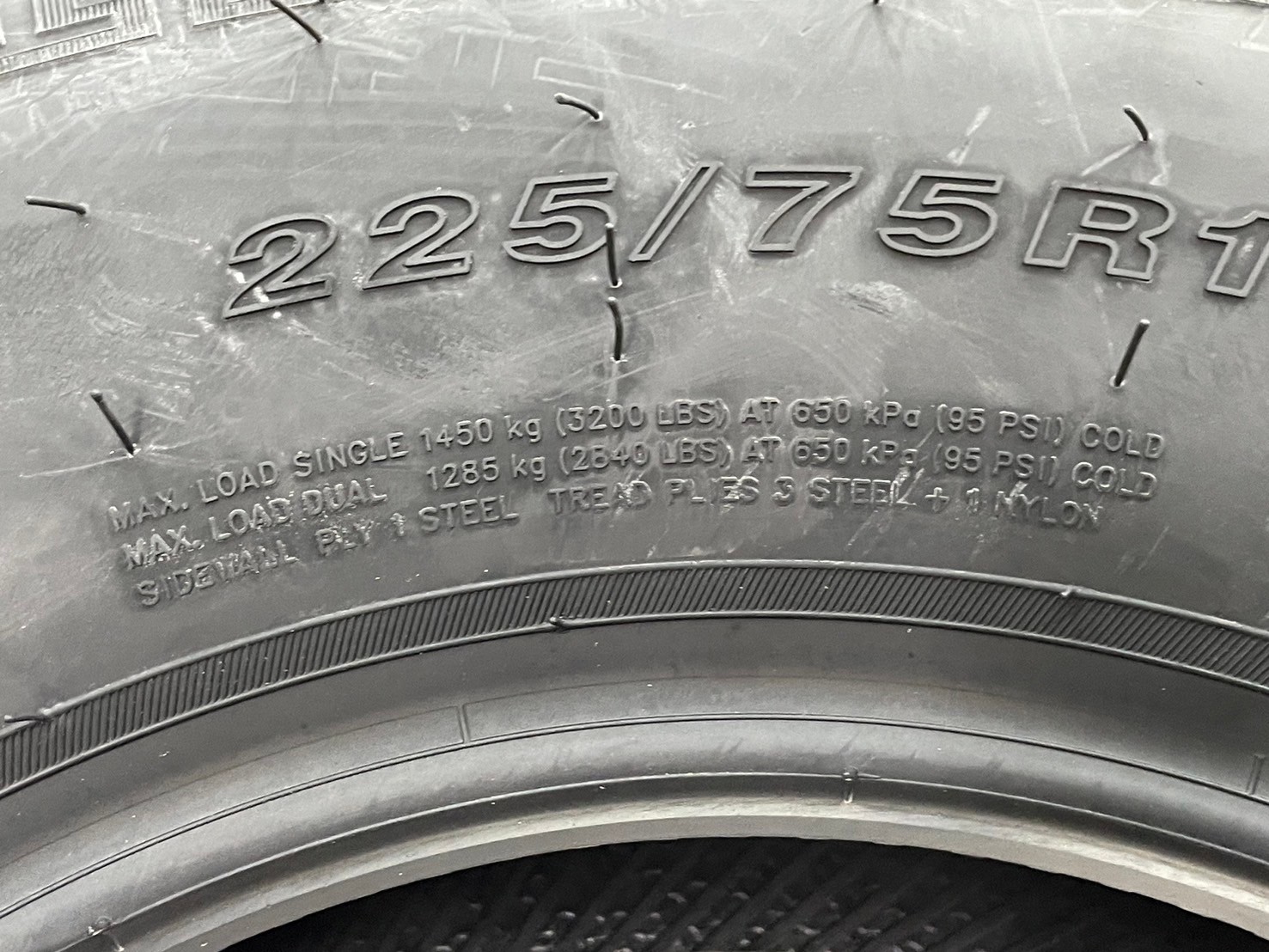 ยาง Arisun ZX15 225/75R15 ยางใหม่ปี2024 คุ้มค่า ทนทาน ผ้าใบ12ชั้น