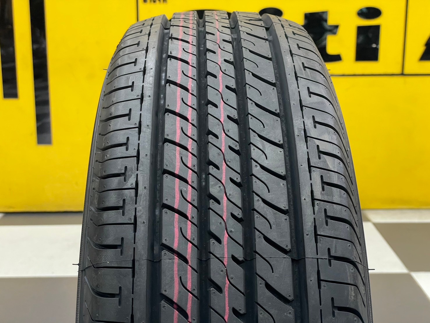 ยางใหม่ 215/70R15 SIAMES VANGO ยางไทย ยางกระบะบรรทุกคุณภาพดี แข็งแกร่งคุณภาพสุดคุ้ม ผ้าใบ8ชั้น ยางใหม่ปี2024