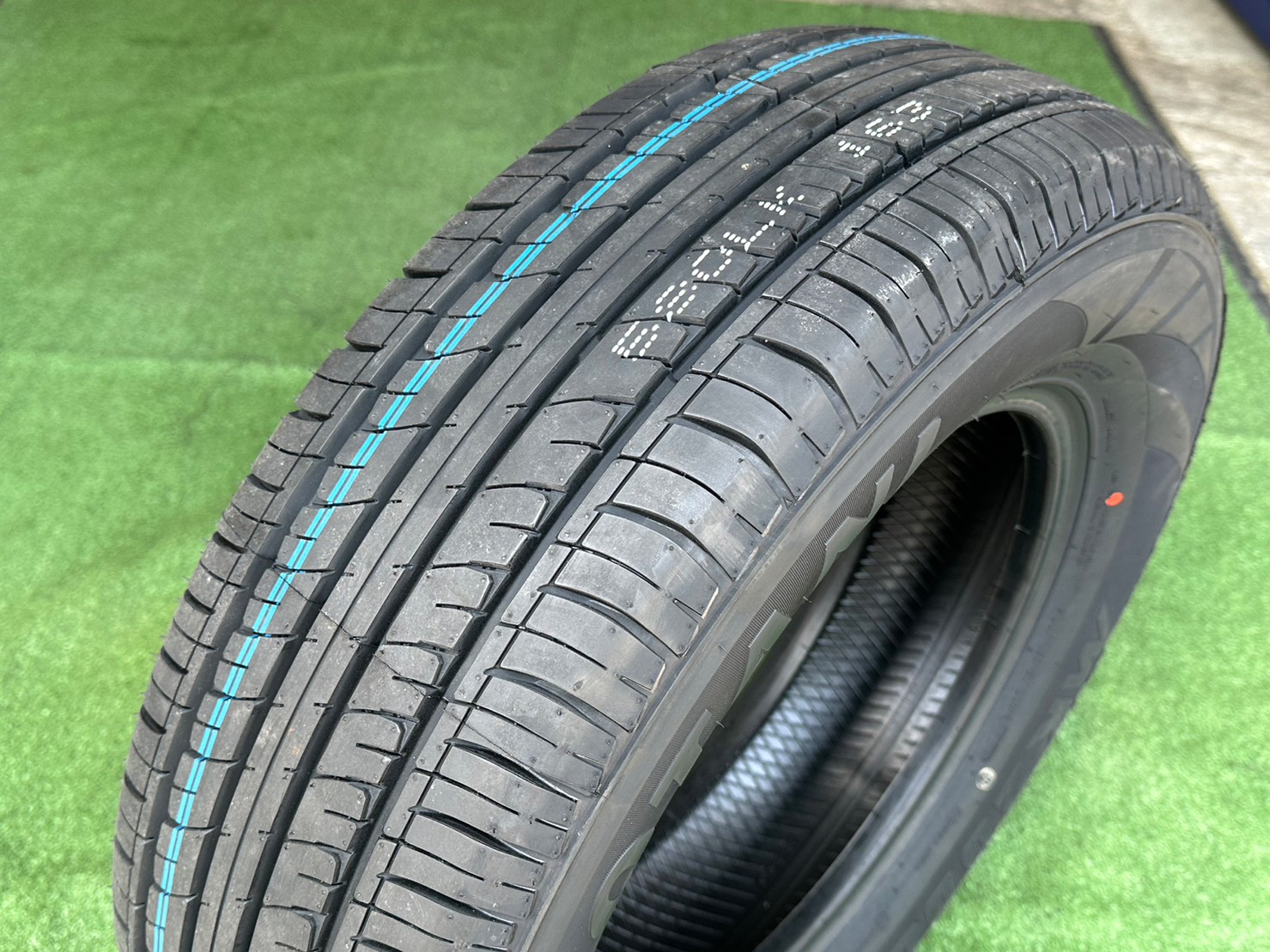 OTANI MK2000 215/70R16 ยางใหม่ปี2023 ราคาพิเศษพร้อมติดตั้งฟรี สามารถสอบถามเพิ่มเติมได้ค่ะ