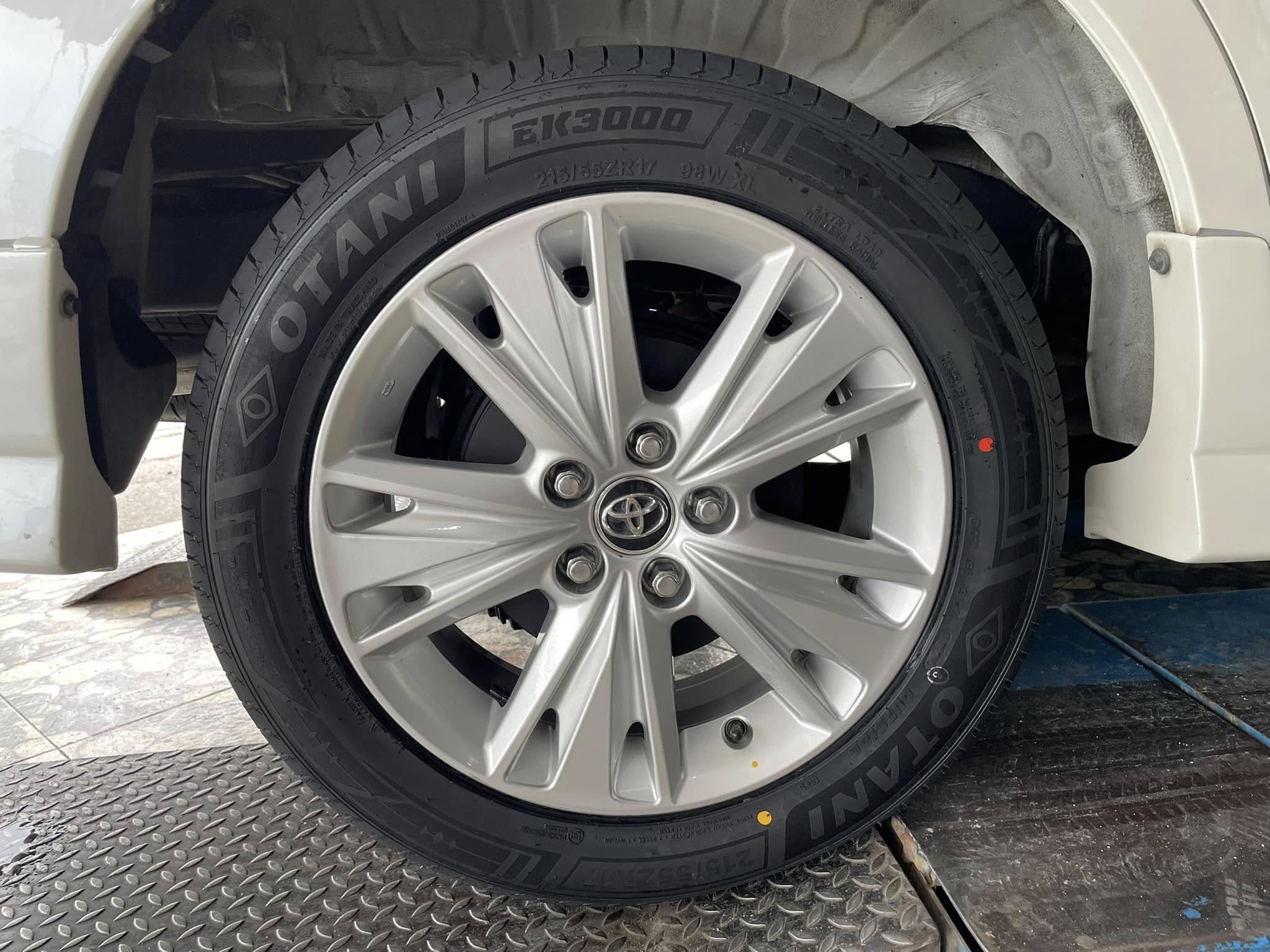 🚘 #TOYOTA_INNOVA🛞#เปลี่ยนยาง #OTANI #EK3000 215/55R17