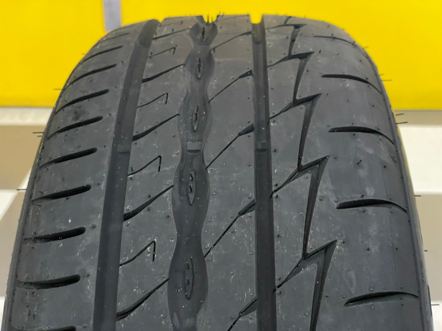 KINTO FORZA 001 ขนาด215/45R17 Treadwear 280 นุ่มหนึบคุณภาพดี