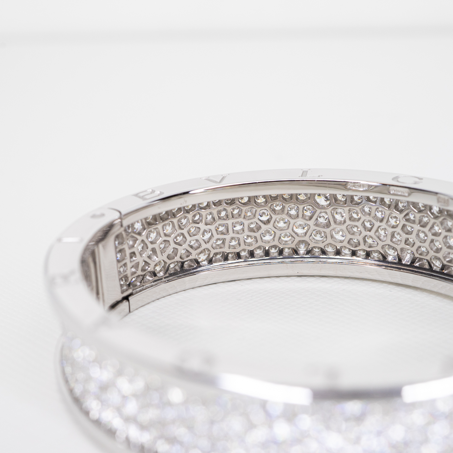 **Sold** กำไล Bvlgari B.zero1 large bangle bracelet with pavé diamonds on the spiral ทองขาว18K ref.347715 ไซส์Size Small (Used) +ใบเสร็จShopไทย2018