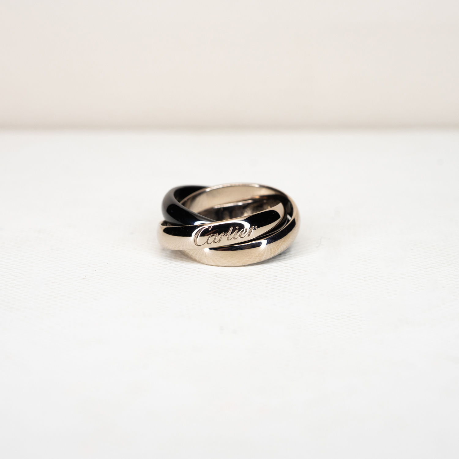 แหวน Cartier Trinity Classic Ceramic ทองคำขาว 18K และ เซลามิก ไซส์46# +กล่องและการ์ด (Used)